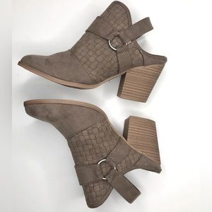 UNIVERSAL THREADS GOODS CO. SLING BACK BOOTIES SIZE 7